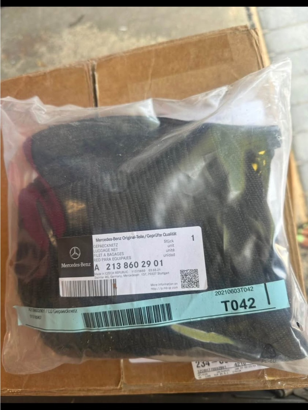 Mercedes - Benz Genuine Product E350 or C Clas
LUGGAGE CARGO NET A 213
860 29 01